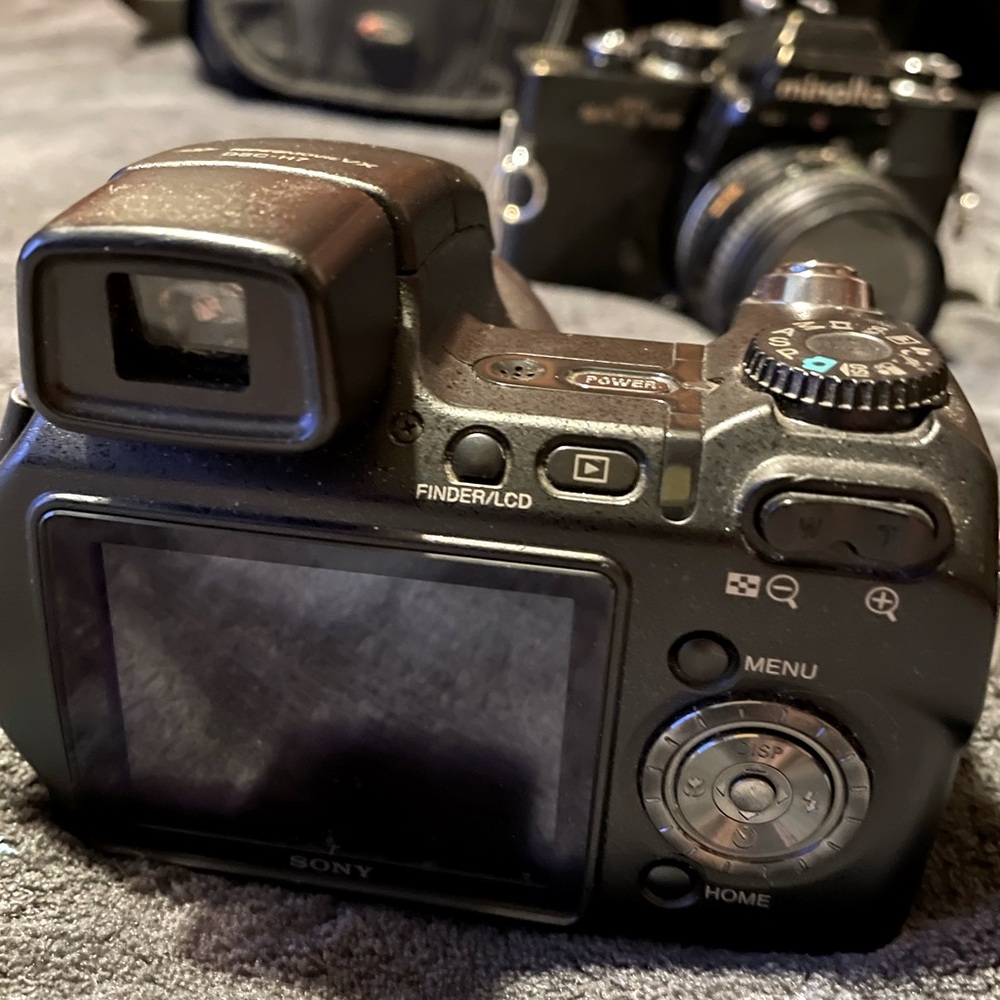 HD-7 Digital SLR Camera Sony Like New - Picture 2 of 2